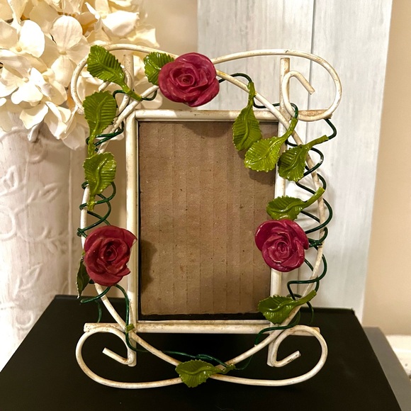 Vintage Shabby Tole Frame With Rose Motif - Picture 1 of 4